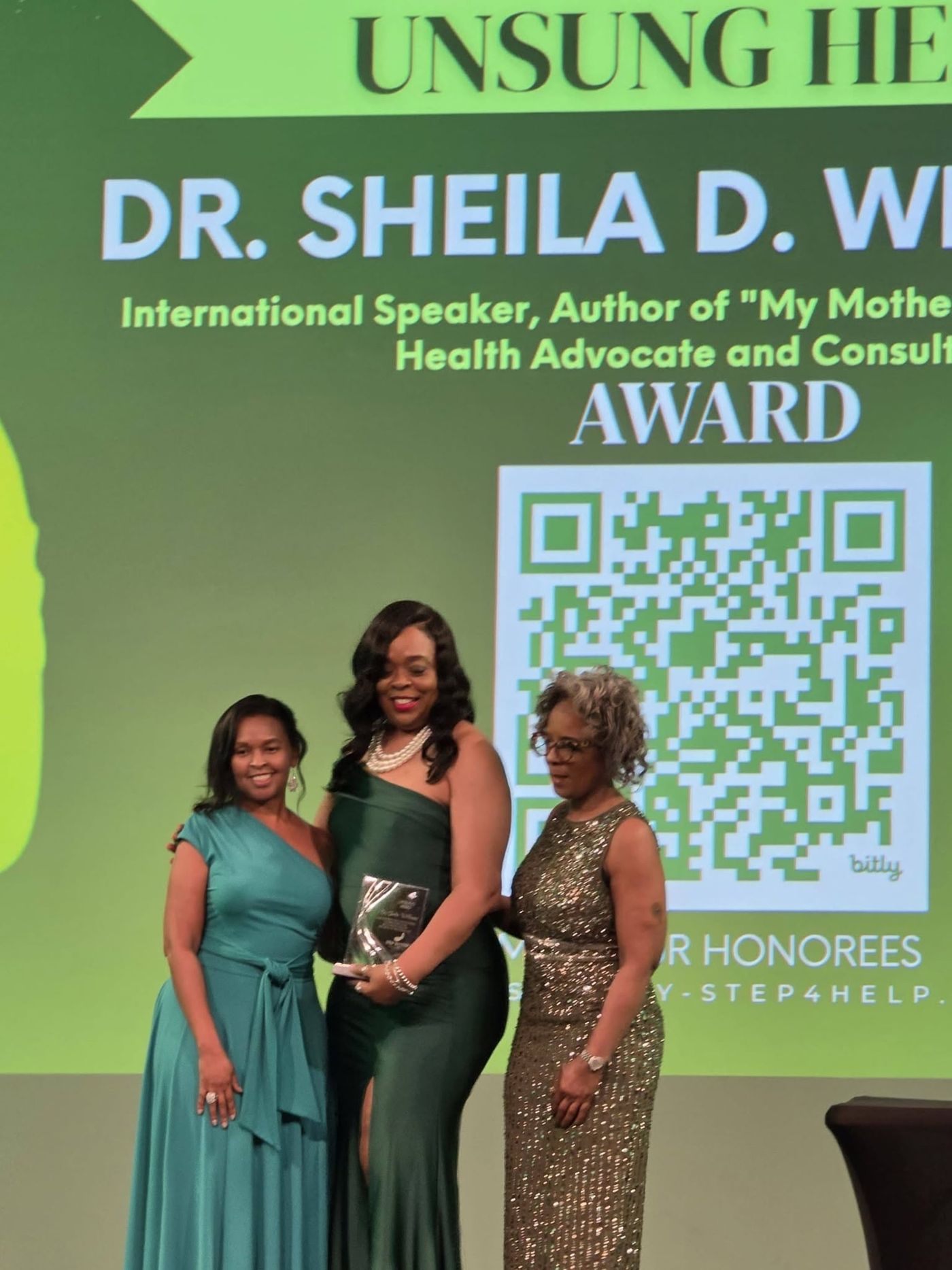 Dr. Sheila receiving the Unsung Hero award